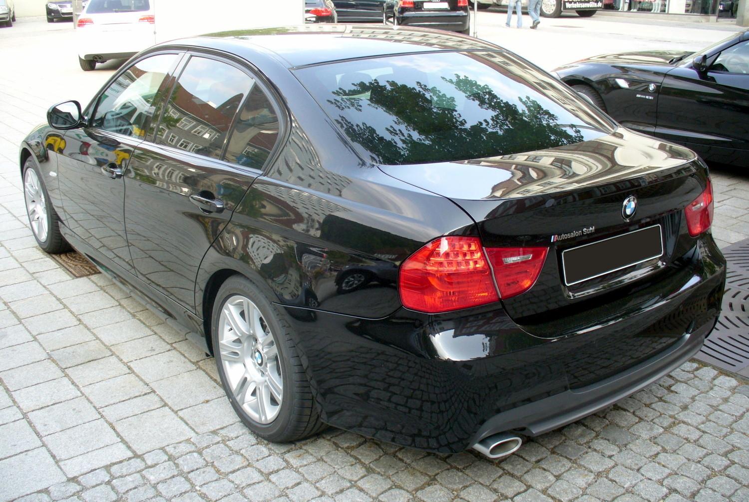 BMW_E90_320d_M-Sport_Facelift_Heck.JPG