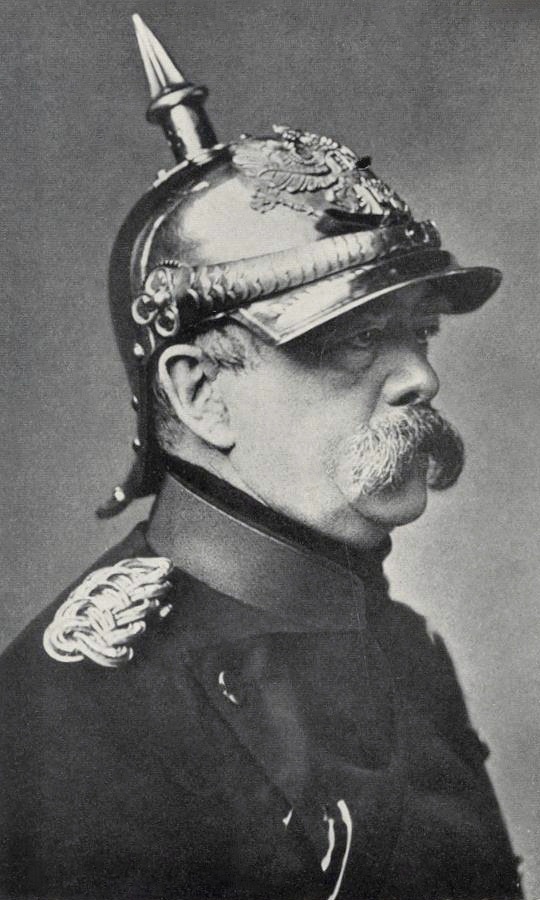 Bismarck_pickelhaube.jpg