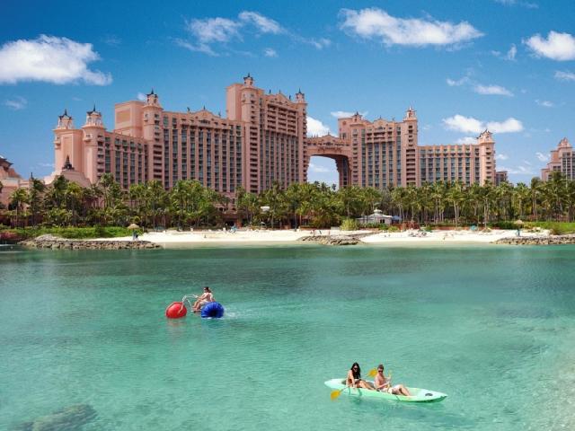 medium_Atlantis_Paradise_Island_Royal_Tower_d20ed253c4c4b2a7b4caae1f7ea25c5d.jpg
